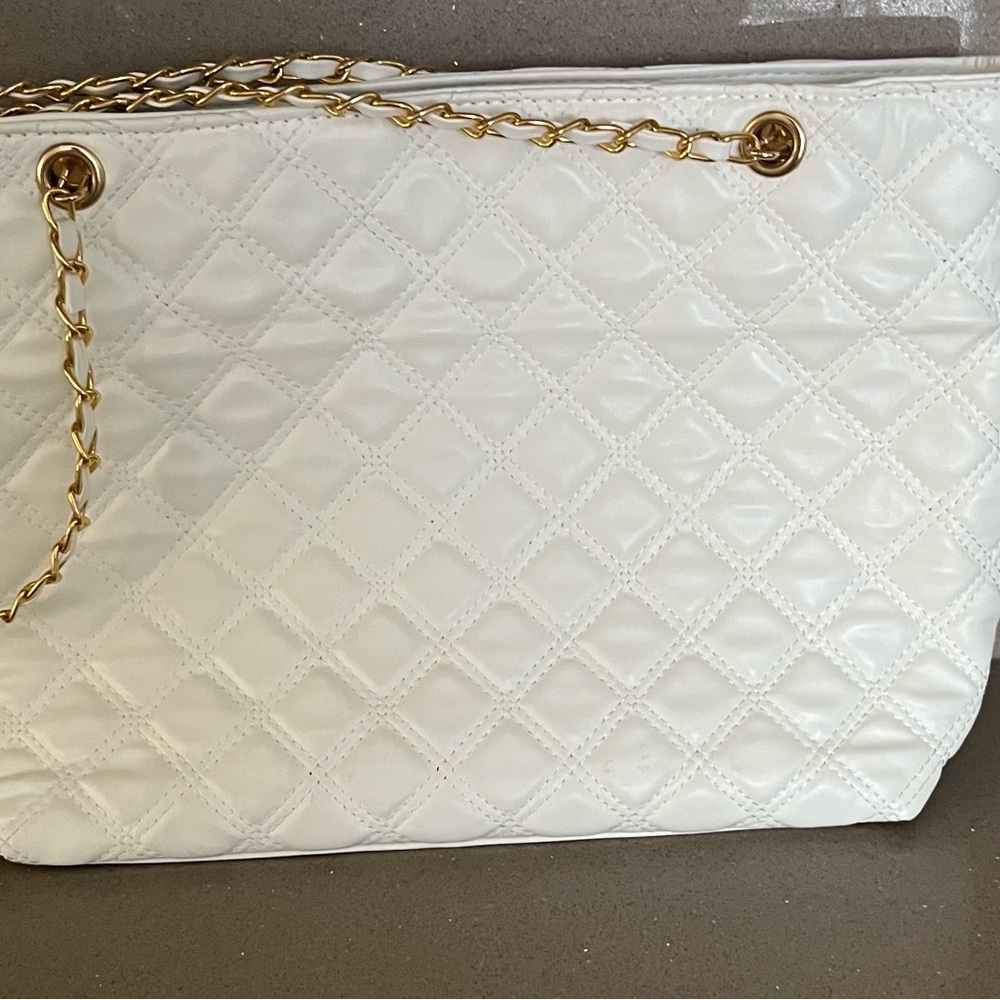 Elegant White Quilted Shoulder Bag